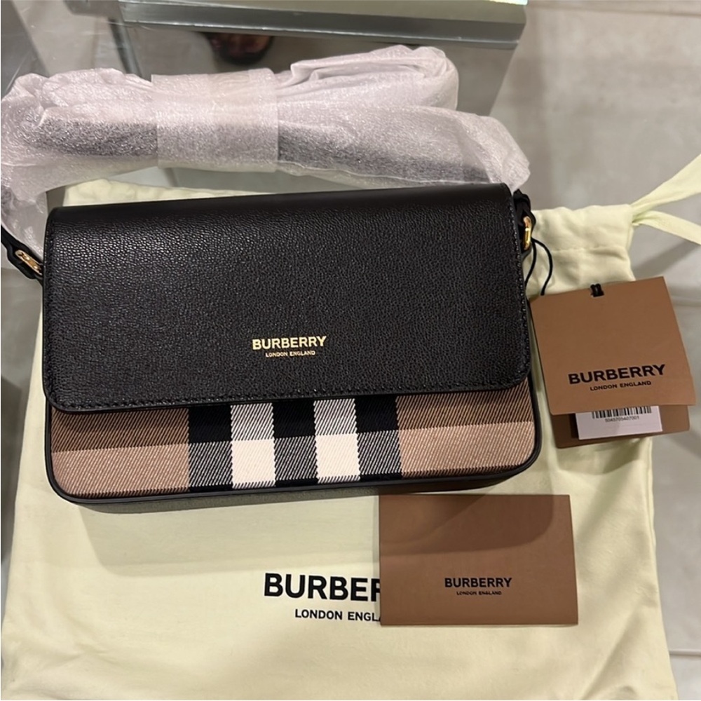 🔥🔥🔥100% Authentic Burberry Crossbody bag